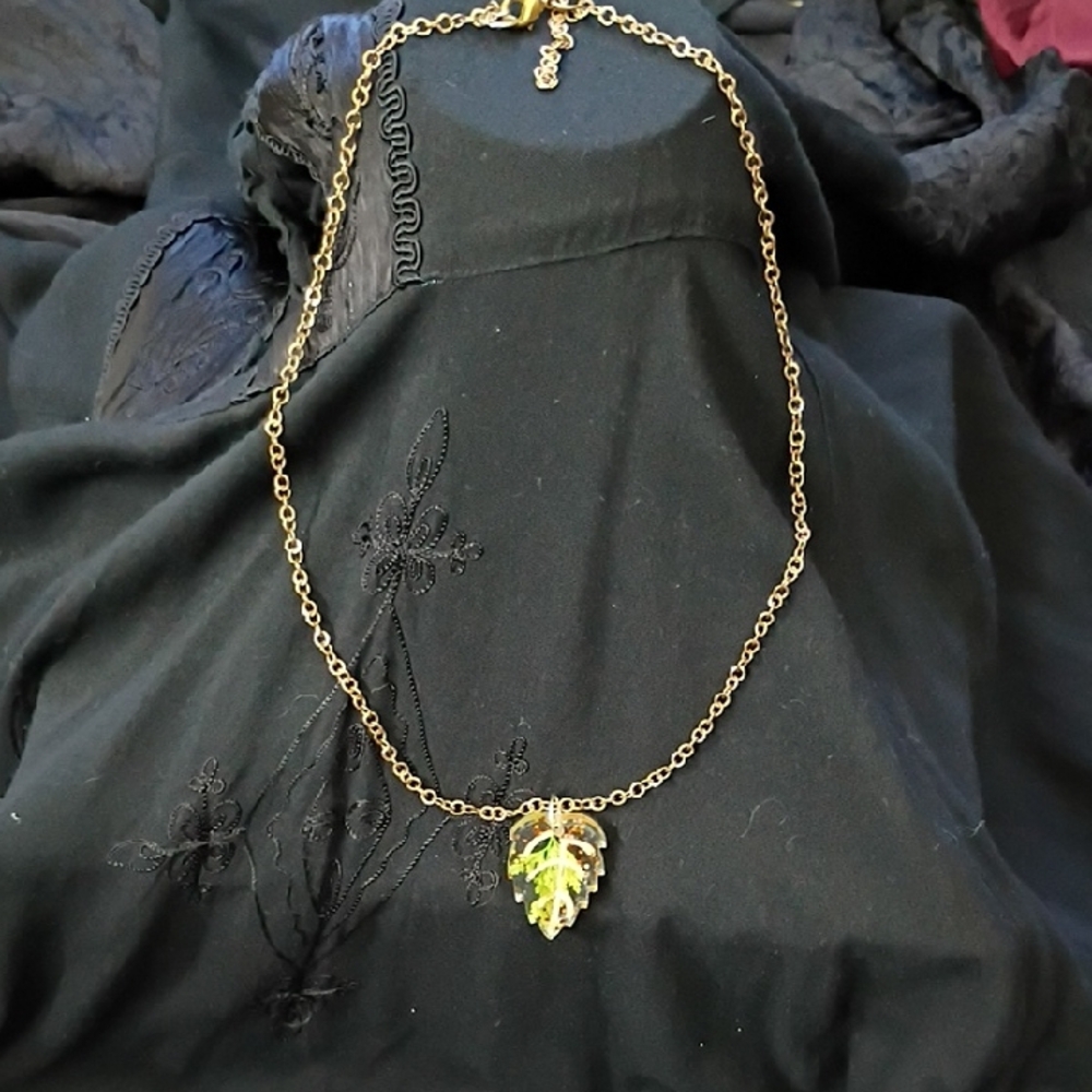 Elegant Gold and Green Leaf Necklace